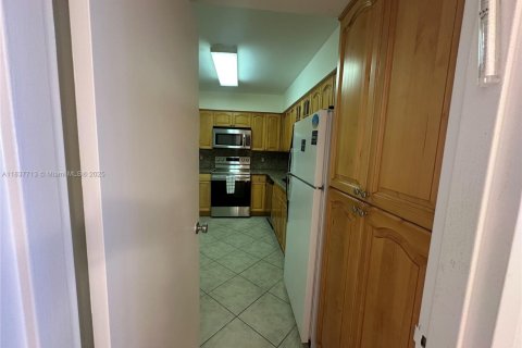 Copropriété à louer à Surfside, Floride: 1 chambre, 85.28 m2 № 1963045 - photo 23