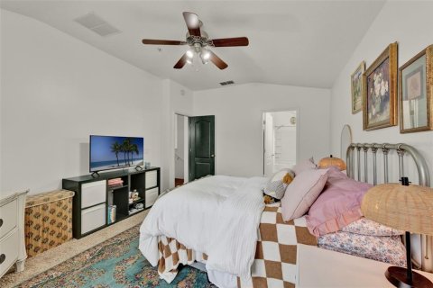 Condo in Apopka, Florida, 2 bedrooms  № 1918069 - photo 13