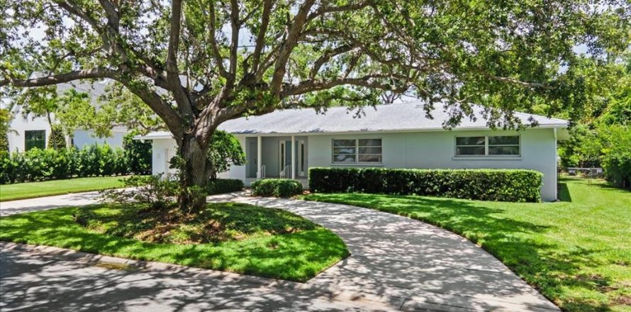 House in Sarasota, Florida 4 bedrooms, 306.76 sq.m. № 1799829