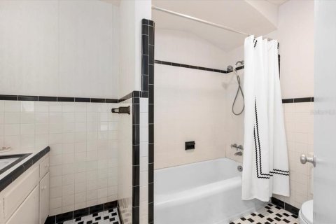 Casa en venta en Sarasota, Florida, 4 dormitorios, 306.76 m2 № 1799829 - foto 27
