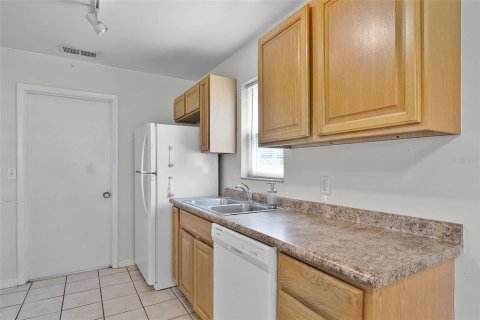 House in Orlando, Florida 3 bedrooms, 94.76 sq.m. № 1835264 - photo 11