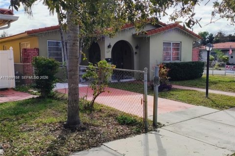 House in Miami, Florida 3 bedrooms, 159.98 sq.m. № 2044047
