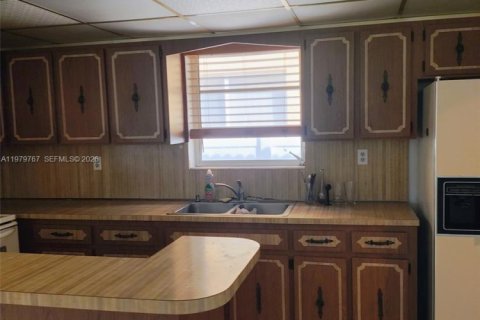 House in Miami, Florida 3 bedrooms, 159.98 sq.m. № 2044047 - photo 21