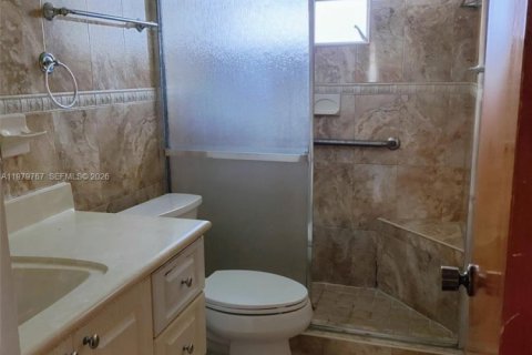 House in Miami, Florida 3 bedrooms, 159.98 sq.m. № 2044047 - photo 9