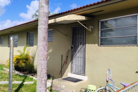 House in Miami, Florida 3 bedrooms, 159.98 sq.m. № 2044047 - photo 29