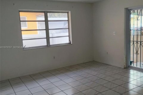 House in Miami, Florida 3 bedrooms, 159.98 sq.m. № 2044047 - photo 26