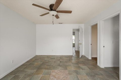 House in Orlando, Florida 3 bedrooms, 130.99 sq.m. № 2137302 - photo 24