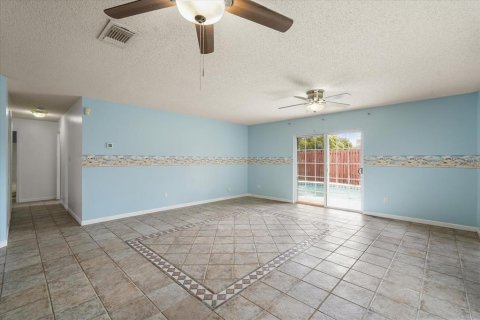House in Orlando, Florida 3 bedrooms, 130.99 sq.m. № 2137302 - photo 12