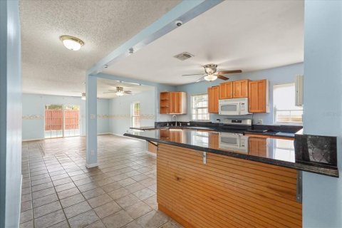 House in Orlando, Florida 3 bedrooms, 130.99 sq.m. № 2137302 - photo 4
