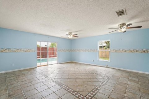 House in Orlando, Florida 3 bedrooms, 130.99 sq.m. № 2137302 - photo 9