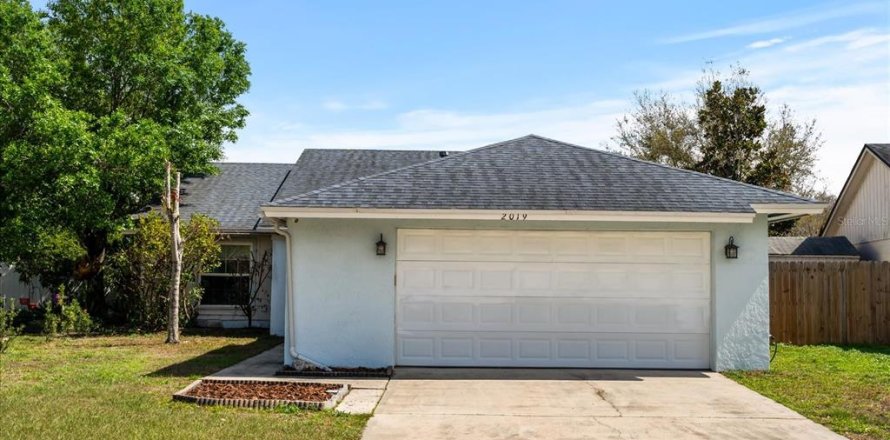 House in Orlando, Florida 3 bedrooms, 130.99 sq.m. № 2137302