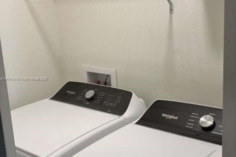 Купить таунхаус в Форт Майерс, Флорида 3 спальни, № 1969312 - фото 22