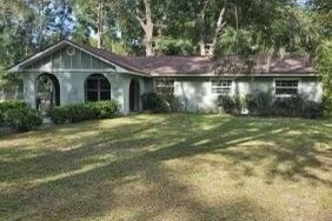 House in Fort White, Florida 4 bedrooms, 225.75 sq.m. № 772029 - photo 1