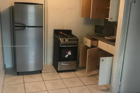 House in Hialeah, Florida 4 bedrooms, 172.33 sq.m. № 1978650 - photo 7