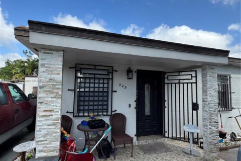 House in Hialeah, Florida 4 bedrooms, 172.33 sq.m. № 1978650 - photo 2