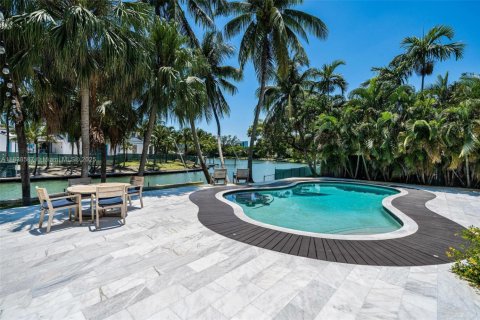 Casa en alquiler en Miami, Florida, 4 dormitorios, 234.67 m2 № 1938523 - foto 21