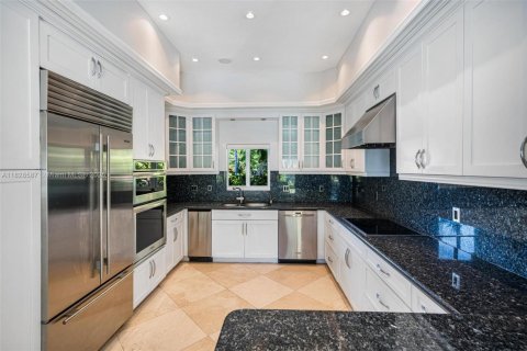 Villa ou maison à louer à Miami, Floride: 4 chambres, 234.67 m2 № 1938523 - photo 16