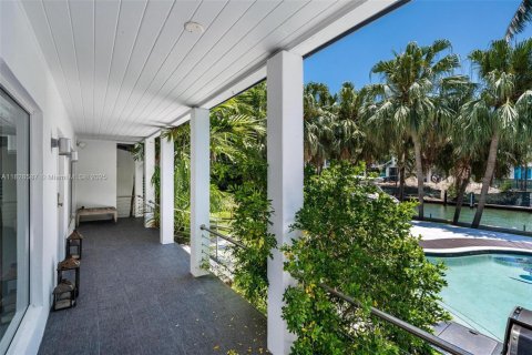 Casa en alquiler en Miami, Florida, 4 dormitorios, 234.67 m2 № 1938523 - foto 18