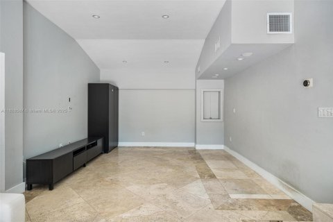 Villa ou maison à louer à Miami, Floride: 4 chambres, 234.67 m2 № 1938523 - photo 4