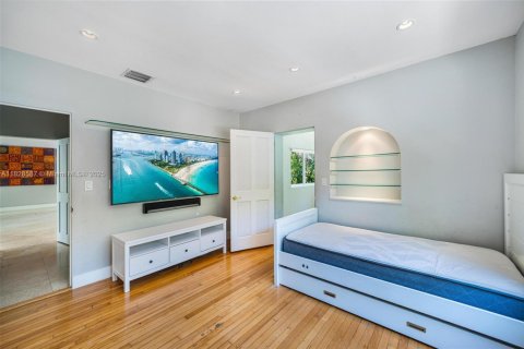 Casa en alquiler en Miami, Florida, 4 dormitorios, 234.67 m2 № 1938523 - foto 27