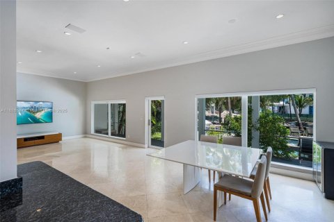 Villa ou maison à louer à Miami, Floride: 4 chambres, 234.67 m2 № 1938523 - photo 17
