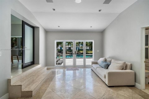 House in Miami, Florida 4 bedrooms, 234.67 sq.m. № 1938523 - photo 3