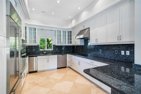 Casa en alquiler en Miami, Florida, 4 dormitorios, 234.67 m2 № 1938523 - foto 15