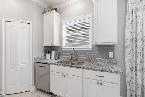 House in Port Charlotte, Florida 3 bedrooms, 185.8 sq.m. № 2157751 - photo 25