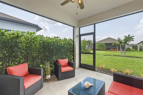 House in Port Charlotte, Florida 3 bedrooms, 185.8 sq.m. № 2157751 - photo 6