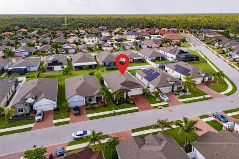 House in Port Charlotte, Florida 3 bedrooms, 185.8 sq.m. № 2157751 - photo 7