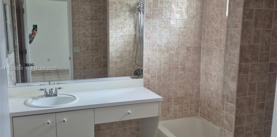 Таунхаус в Майами, Флорида 3 спальни, 113.34м2 № 1988261