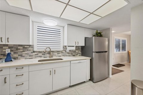 Condo in Englewood, Florida, 3 bedrooms № 1909865 - photo 19