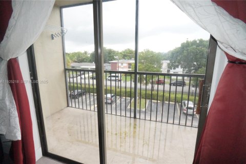 Copropriété à louer à North Miami Beach, Floride: 1 chambre, 66.89 m2 № 1983943 - photo 7