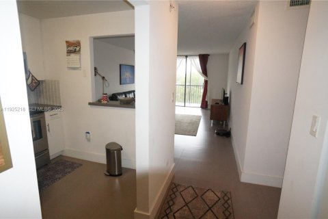 Copropriété à louer à North Miami Beach, Floride: 1 chambre, 66.89 m2 № 1983943 - photo 3