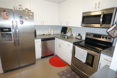 Copropriété à louer à North Miami Beach, Floride: 1 chambre, 66.89 m2 № 1983943 - photo 1