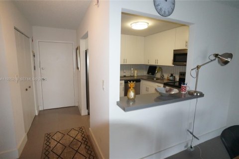 Copropriété à louer à North Miami Beach, Floride: 1 chambre, 66.89 m2 № 1983943 - photo 4