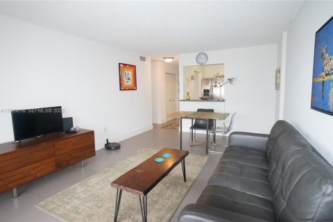 Copropriété à louer à North Miami Beach, Floride: 1 chambre, 66.89 m2 № 1983943 - photo 5