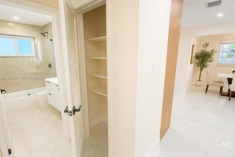 Casa en alquiler en Oakland Park, Florida, 3 dormitorios, 143.26 m2 № 2031962 - foto 21