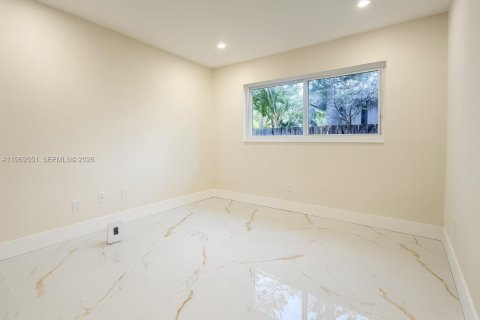 Casa en alquiler en Oakland Park, Florida, 3 dormitorios, 143.26 m2 № 2031962 - foto 18