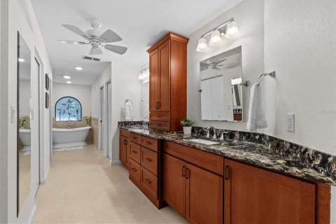 House in Palm Harbor, Florida 4 bedrooms, 273.04 sq.m. № 1583251 - photo 16