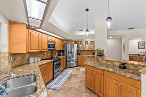 House in Palm Harbor, Florida 4 bedrooms, 273.04 sq.m. № 1583251 - photo 11