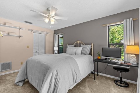 House in Palm Harbor, Florida 4 bedrooms, 273.04 sq.m. № 1583251 - photo 19