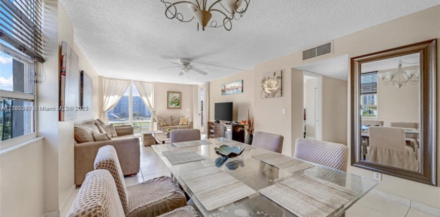 Condo à Hollywood, Floride, 2 chambres № 1874317