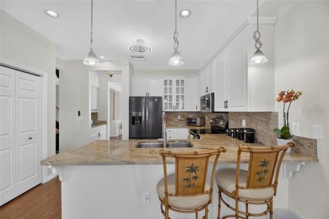 House in Apollo Beach, Florida 4 bedrooms, 269.79 sq.m. № 2152234 - photo 16