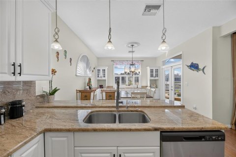 House in Apollo Beach, Florida 4 bedrooms, 269.79 sq.m. № 2152234 - photo 18
