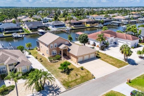 House in Apollo Beach, Florida 4 bedrooms, 269.79 sq.m. № 2152234 - photo 2