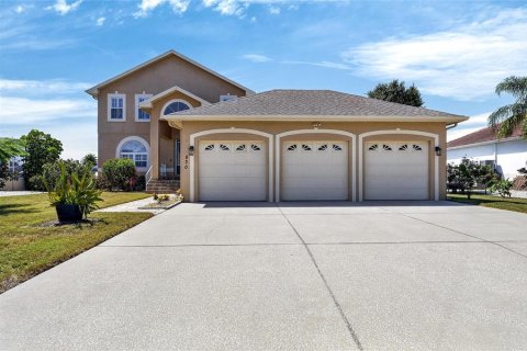 House in Apollo Beach, Florida 4 bedrooms, 269.79 sq.m. № 2152234 - photo 3