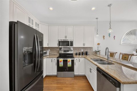 House in Apollo Beach, Florida 4 bedrooms, 269.79 sq.m. № 2152234 - photo 13