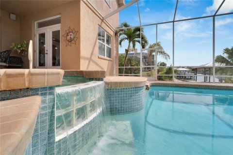 House in Apollo Beach, Florida 4 bedrooms, 269.79 sq.m. № 2152234 - photo 30