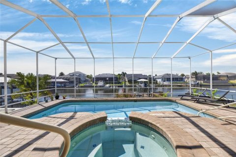 House in Apollo Beach, Florida 4 bedrooms, 269.79 sq.m. № 2152234 - photo 29